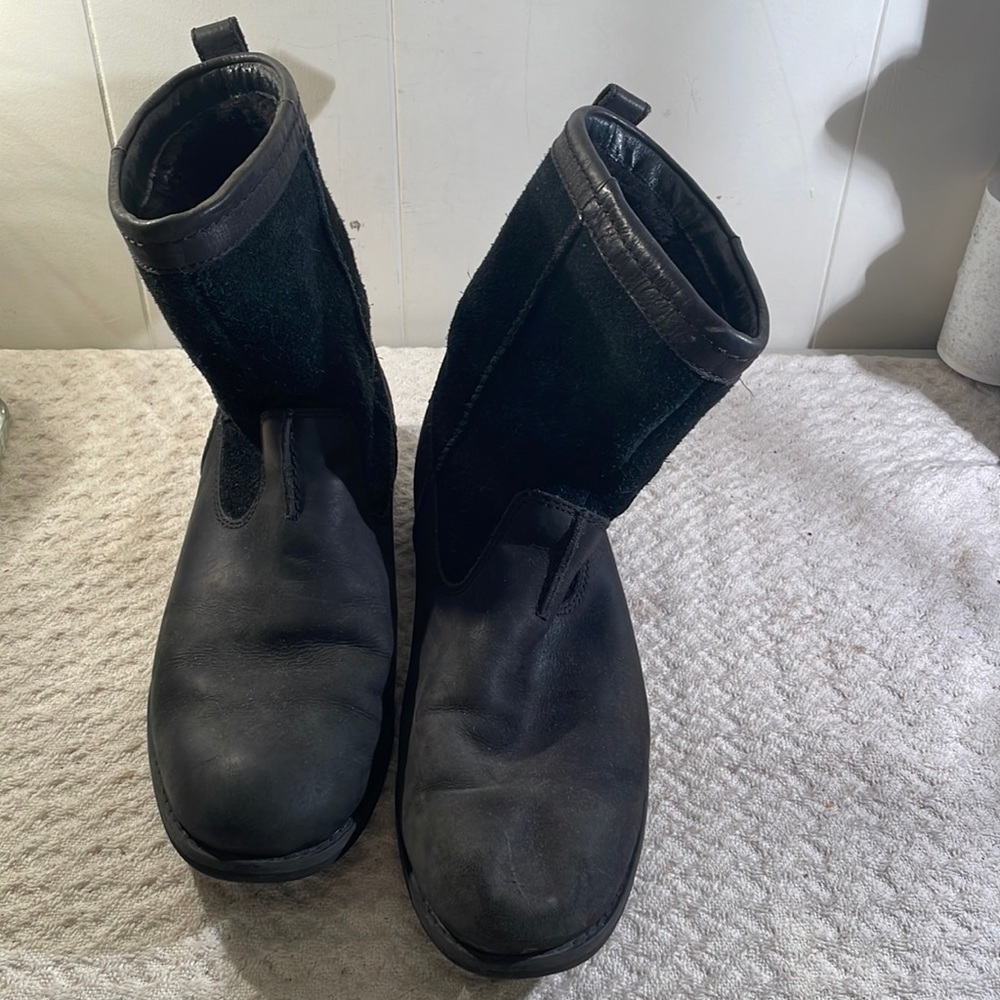 UGG  Leather Black Suede Leather Shearling Boots Unisex